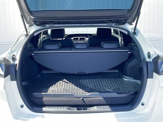 トヨタ プリウス ＰＨＶ S GRスポーツ 三重県 2019(令1)年 6.2万km ホワイトパールクリスタルシャイン ALPINE9型ナビ(AM/FM/CD/DVD/TV/BT)/フルセグTV/バックカメラ/ALPINE前方ドライブレコーダー/ビルトインETC/ハーフレザーシート/前席シートヒーター/革巻きステアリング/純正充電ケーブル付/レーダークルーズコントロール/レーンキープアシスト/衝突軽減ブレーキ/横滑り防止/オートハイビーム/スペアキー/純正フロアマット/LEDヘッドライト/電動格納ミラー/禁煙車