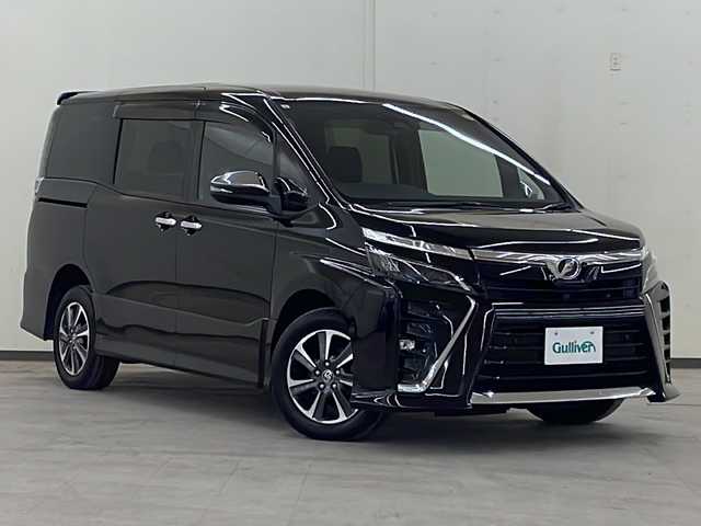 トヨタ ヴォクシー ZS 煌Ⅱ 道央・札幌 2019(令1)年 7.3万km ブラック 4WD/寒冷地仕様/Toyota Safety Sense/・PCS(プリクラッシュセーフティシステム)/・LDA(レーンディパーチャーアラート)/・オートマチックハイビーム/・先行車発進告知/Panasonicフローティングナビ/ (CD/DVD/BT)/フルセグTV/バックカメラ/ETC/ALPINEフリップダウンモニター/革巻きステアリング/ステアリングスイッチ/クルーズコントロール/両側パワースライドドア/プッシュスタート/スマートキー/スペアキー/社外エンジンスターター/純正16インチAW/オートライト/純正LEDヘッドライト/フォグランプ/ウインカーミラー/電動格納ミラー/純正ドアバイザー/純正フロアマット/横滑り防止装置/アイドリングストップ/取扱説明書/保証書