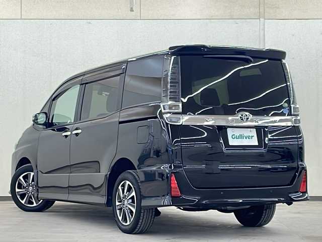 トヨタ ヴォクシー ZS 煌Ⅱ 道央・札幌 2019(令1)年 7.3万km ブラック 4WD/寒冷地仕様/Toyota Safety Sense/・PCS(プリクラッシュセーフティシステム)/・LDA(レーンディパーチャーアラート)/・オートマチックハイビーム/・先行車発進告知/Panasonicフローティングナビ/ (CD/DVD/BT)/フルセグTV/バックカメラ/ETC/ALPINEフリップダウンモニター/革巻きステアリング/ステアリングスイッチ/クルーズコントロール/両側パワースライドドア/プッシュスタート/スマートキー/スペアキー/社外エンジンスターター/純正16インチAW/オートライト/純正LEDヘッドライト/フォグランプ/ウインカーミラー/電動格納ミラー/純正ドアバイザー/純正フロアマット/横滑り防止装置/アイドリングストップ/取扱説明書/保証書