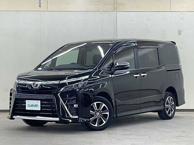 トヨタ ヴォクシー ZS 煌Ⅱ 道央・札幌 2019(令1)年 7.3万km ブラック 4WD/寒冷地仕様/Toyota Safety Sense/・PCS(プリクラッシュセーフティシステム)/・LDA(レーンディパーチャーアラート)/・オートマチックハイビーム/・先行車発進告知/Panasonicフローティングナビ/ (CD/DVD/BT)/フルセグTV/バックカメラ/ETC/ALPINEフリップダウンモニター/革巻きステアリング/ステアリングスイッチ/クルーズコントロール/両側パワースライドドア/プッシュスタート/スマートキー/スペアキー/社外エンジンスターター/純正16インチAW/オートライト/純正LEDヘッドライト/フォグランプ/ウインカーミラー/電動格納ミラー/純正ドアバイザー/純正フロアマット/横滑り防止装置/アイドリングストップ/取扱説明書/保証書