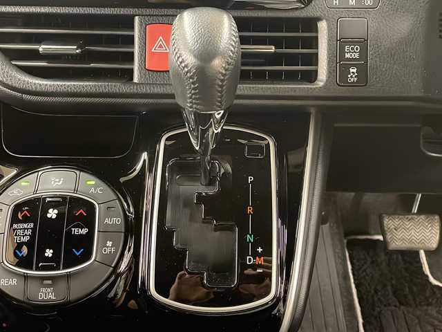 トヨタ ヴォクシー ZS 煌Ⅱ 道央・札幌 2019(令1)年 7.3万km ブラック 4WD/寒冷地仕様/Toyota Safety Sense/・PCS(プリクラッシュセーフティシステム)/・LDA(レーンディパーチャーアラート)/・オートマチックハイビーム/・先行車発進告知/Panasonicフローティングナビ/ (CD/DVD/BT)/フルセグTV/バックカメラ/ETC/ALPINEフリップダウンモニター/革巻きステアリング/ステアリングスイッチ/クルーズコントロール/両側パワースライドドア/プッシュスタート/スマートキー/スペアキー/社外エンジンスターター/純正16インチAW/オートライト/純正LEDヘッドライト/フォグランプ/ウインカーミラー/電動格納ミラー/純正ドアバイザー/純正フロアマット/横滑り防止装置/アイドリングストップ/取扱説明書/保証書