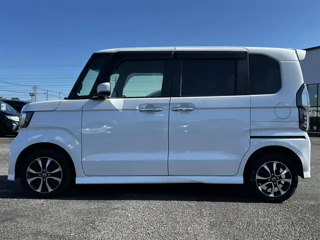 ホンダ Ｎ ＢＯＸ カスタム G L ホンダセンシング 道央・札幌 2019(令1)年 6.7万km プラチナホワイトパール ４WD/社外SDナビ/AM/FM/BT/SD/CD/フルセグ/ホンダセンシング/衝突被害軽減ブレーキ/横滑り防止装置/アダプティブクルーズコントロール/レーンキープアシスト/コーナーセンサー/バックカメラ/ビルトインETC/アイドリングストップ/ECOMODE/両側パワースライドドア/前席シートヒーター/ステアリングリモコン/プッシュスタート/スマートキー/LEDヘッドライト/オートライト/オートマチックハイビーム/フォグランプ/電動格納ミラー/ヒーテッドドアミラー/ウィンカーミラー/純正フロアマット/ドアバイザー/純正エンジンスターター