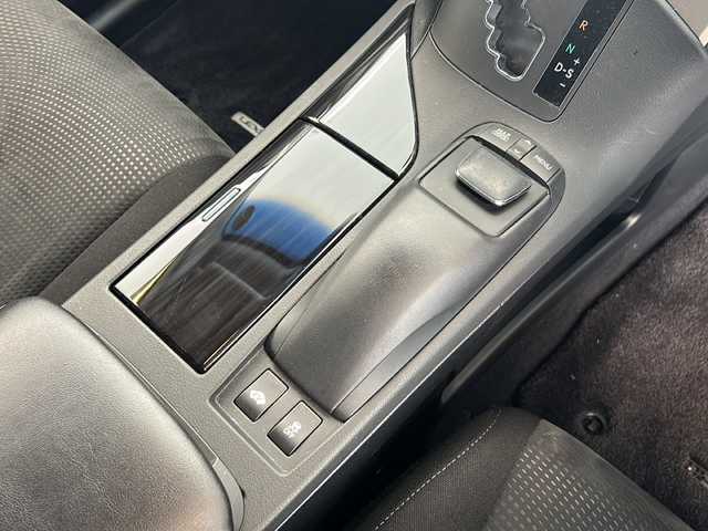 レクサス ＲＸ 450h 岐阜県 2013(平25)年 13.8万km ブラック サンルーフ/純正ナビ/バックカメラ/クルーズコントロール/ヘッドアップディスプレイ/パワーバックドア/イージークローザー(トランク)/フルセグテレビ/Bluetooth/CD/DVD/USB/AUX/バックカメラ/クルーズコントロール/ヘッドアップディスプレイ/パワーバックドア/イージークローザー(トランク)/LEDヘッドライト/ヘッドランプクリーナー/ETC/EVモード/アダプティブ・フロントライティング・システム/アンチブレーキシステム/横滑り防止装置/盗難防止システム/オートライト/プッシュスタート