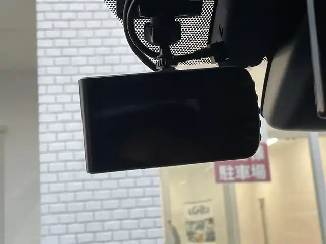 トヨタ プリウス S 徳島県 2016(平28)年 12.6万km シルバーM (株)IDOMが運営する【じしゃロン徳島店】の自社ローン専用車両になりますこちらは現金またはオートローンご利用時の価格です。/自社ローンご希望の方は別途その旨お申付け下さい/ナビ　/バックカメラ　/レーダークルーズコントロール　/ＥＴＣ　/オートライト　/ドライブレコーダー