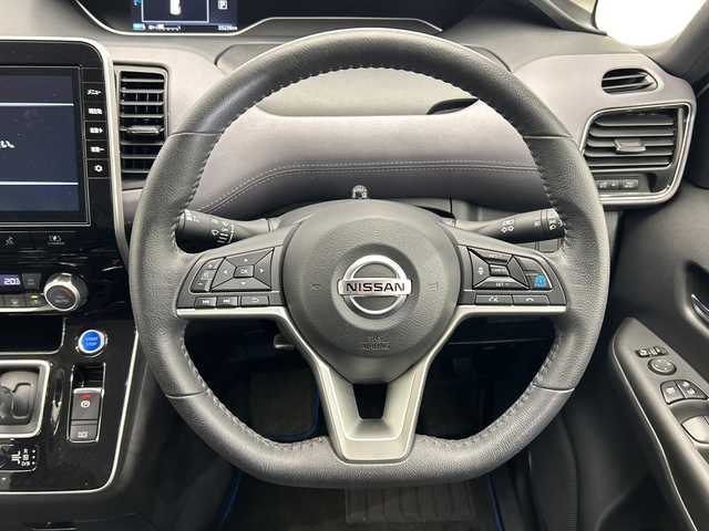 日産 セレナ e－パワー ハイウェイスター V 栃木県 2021(令3)年 3.6万km ブリリアントホワイトパール 純正ナビ/(CD/DVD/フルセグTV/Bluetooth/SD/HDMI)/アラウンドビューモニター/電動パーキングブレーキ/オートホールド/両側オートスライドドア/スマートルームミラー/ETC/禁煙車/オートライト/LEDヘッドライト/横滑り防止装置/フォグランプ/スマートキー/プッシュスタート/電動格納ミラー/純正アルミホイール/純正フロアマット