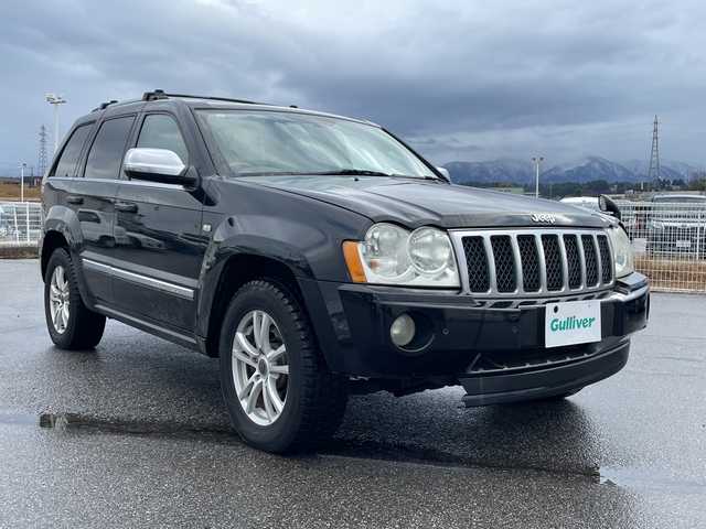 クライスラー・ジープ ジープ グランドチェロキー オーバーランド 5．7 HEMI 富山県 2008(平20)年 9.3万km 黒 純正ナビ/【CD/DVD/FM/アナログTV】/ガラスルーフ/4WD/コーナーセンサー（バック）/リアモニター/クルーズコントロール/シートヒーター（前席）/パワーシート/社外アルミホイール/積み込みサマータイヤ（AW付）/リモコンキー/電動リアゲート（確認できず）
