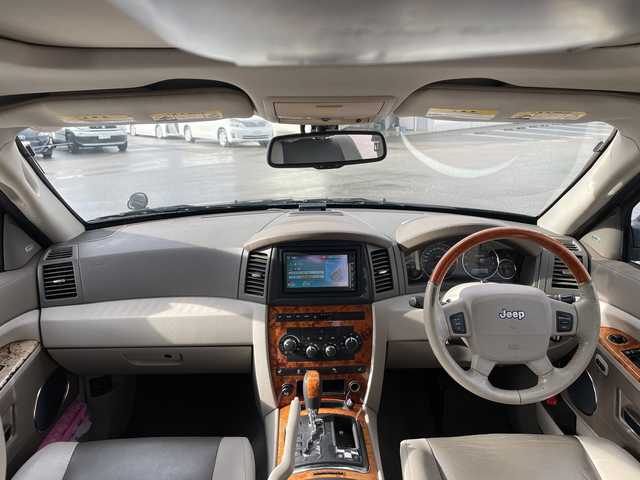 クライスラー・ジープ ジープ グランドチェロキー オーバーランド 5．7 HEMI 富山県 2008(平20)年 9.3万km 黒 純正ナビ/【CD/DVD/FM/アナログTV】/ガラスルーフ/4WD/コーナーセンサー（バック）/リアモニター/クルーズコントロール/シートヒーター（前席）/パワーシート/社外アルミホイール/積み込みサマータイヤ（AW付）/リモコンキー/電動リアゲート（確認できず）