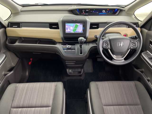 ホンダ フリード G ホンダセンシング 鹿児島県 2017(平29)年 4.9万km ブルーホライゾンM ホンダセンシング/純正ナビ/Bluetooth/CD/DVDプレイヤー/フルセグTV/バックカメラ/追従式クルーズコントロール/スマートキー/　（スペア１）/プッシュスタート/両側パワースライドドア/アイドリングストップ/レーンキープアシスト/新車保証書/取扱説明書