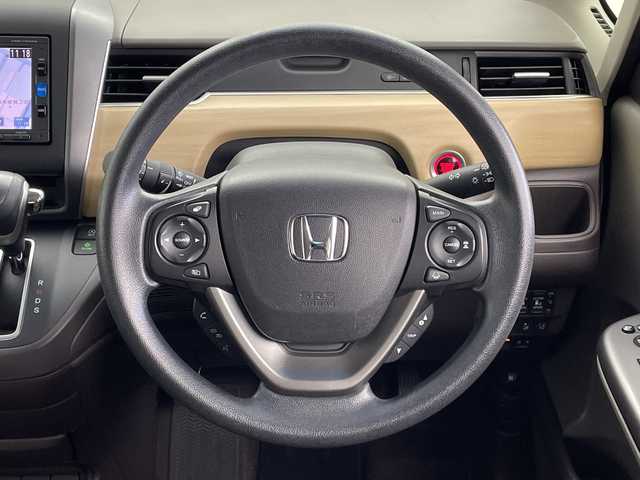 ホンダ フリード G ホンダセンシング 鹿児島県 2017(平29)年 4.9万km ブルーホライゾンM ホンダセンシング/純正ナビ/Bluetooth/CD/DVDプレイヤー/フルセグTV/バックカメラ/追従式クルーズコントロール/スマートキー/　（スペア１）/プッシュスタート/両側パワースライドドア/アイドリングストップ/レーンキープアシスト/新車保証書/取扱説明書