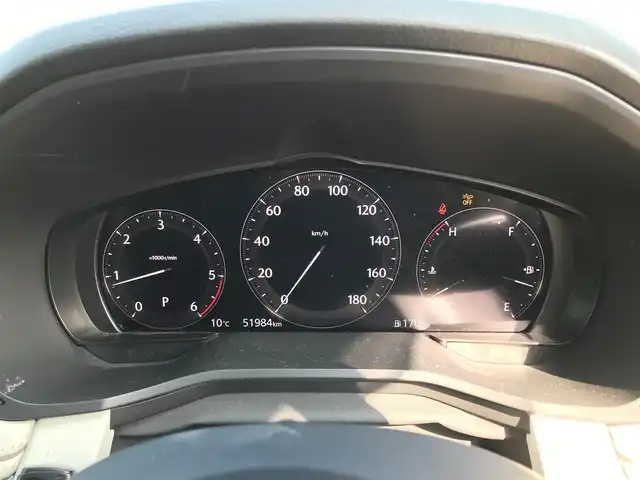 マツダ ＣＸ－６０ XD エクスクルーシブモード 宮崎県 2023(令5)年 5.2万km プラチナクォーツメタリック ワンオーナー/純正ナビ/・12.3型センターディスプレイ/・フルセグTV/・BOSEサウンドシステム/シースルービュー機能付360度ビューモニター/ビルトインETC/レーダークルーズコントロール/パーキングセンサー/スマートブレーキサポート/・前方検知機能/・右直事故回避アシスト機能/・交差点事故回避アシスト機能/・後退時検知機能/・後退時左右接近物検知機能/降車支援機能付BSM/レーンキープアシストシステム/接近車両検知/交通標識認識システム/ドライバーモニタリング/異常時対応システム/アクティブドライビングディスプレイ/ターボ/アダプティブLEDヘッドランプ/本革巻きステアリング/ステアリングヒーター/ナッパ革シート/全席シートヒーター/前席パワーシート/シートベンチレーション/D席ドライビングポジションメモリー/パノラマサンルーフ/純正20インチアルミホイール/アドバンストキー/キーレスエントリーシステム/禁煙車