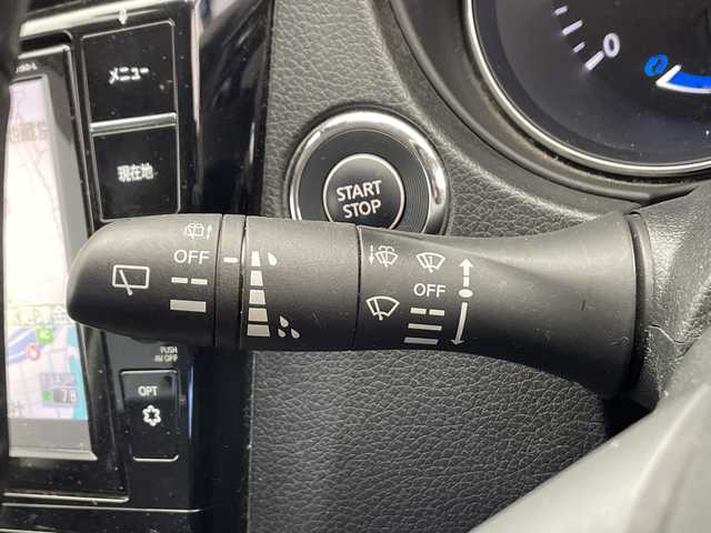 日産 エクストレイル ハイブリッド 20Xi 千葉県 2020(令2)年 7.2万km ブリリアントシルバー 純正9インチナビ/　CD/DVD/Bluetooth/フルセグTV/プロパイロット/レーダークルーズコントロール/レーンキープアシスト/衝突軽減ブレーキ/クリアランスソナー/アラウンドビューモニター/ブラインドスポットモニター/電動パーキング/オートホールド/シートヒーター/ハーフレザーシート/デジタルインナーミラー/パワーバックドア/ETC/前方ドラレコ/ヒーテッドミラー/LEDライト/フォグランプ/フロアマット/ドアバイザー