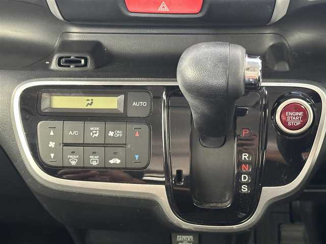 ホンダ Ｎ ＢＯＸ G ターボ Lパッケージ 愛知県 2015(平27)年 0.6万km スマートブラック ・HDDナビゲーション/ CD DVD　フルセグTV Bluetooth/・プッシュスタート/・パワースライドドア/・オートエアコン/・フロアマット/・ドアバイザー/・バックカメラ