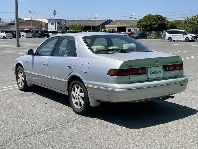 トヨタ カムリ グラシア 2．2 福島県 1997(平9)年 6万km シルバーM 純正オーディオ/電動格納ミラー/純正フロアマット/オートライト/オートエアコン/純正アルミ/取り扱い説明書/保証書
