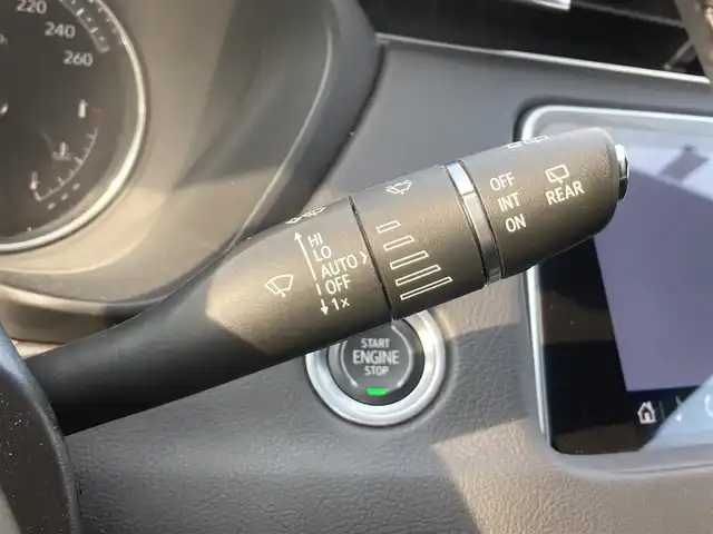 キャデラック ＸＴ４ プレミアム 熊本県 2022(令4)年 1.7万km 紺 ・スマートキー/・プッシュスタート/・前面衝突警告ブレーキ/・前後歩行者検知/・レーンキープアシスト/・リアクロストラフィックアラート/・オートハイビーム/・クルーズコントロール(追従式)/・黒革シート/・前席パワーシート/・全席シートヒーター /・ハンドルヒーター /・純正ディスプレイオーディオ/　【Bluetooth・USB・AppleCarPlay・AndroidAuto】/・BOSEサウンドシステム/・全方位カメラ/・ETC/・パワーバックドア/・LEDヘッドランプ/・純正マット