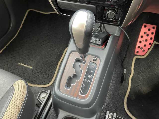 スズキ ジムニー ランドベンチャー 三重県 2015(平27)年 6万km ブルーイッシュブラックパール3 ♪走行60049km/♪4WD/ターボ/リフトアップ/社外マフラー(MRS)/社外テールレンズ/MRSターボインテークチャンバー/牽引フック(フロント/リア)/ハーフレザー/前席シートヒーター/社外ナビ/・DVD再生・USB/・フルセグ・SD/・Bluetoothオーディオ/LEDヘッドライト/LEDフォグライト/純正15インチAW/背面タイヤ/ウィンカーミラー /前後ドライブレコーダー/ステアリングスイッチ/ヘッドライトレベライザー/革巻シフトノブ/フロアマット/ドアバイザー/電格ミラー/ETC2.0
