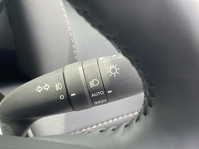 トヨタ アルファード Z 千葉県 2024(令6)年 0.6万km プラチナホワイトパールマイカ 1オーナー パノラマルーフ フリップダウンモニター 皮 ナビ フルセグ 全方位カメラ BT 1列目2列目温冷シート/パワーシート 電動リアドア 両側パワスラ 置くだけ充電 ETC ドラレコ HDMI