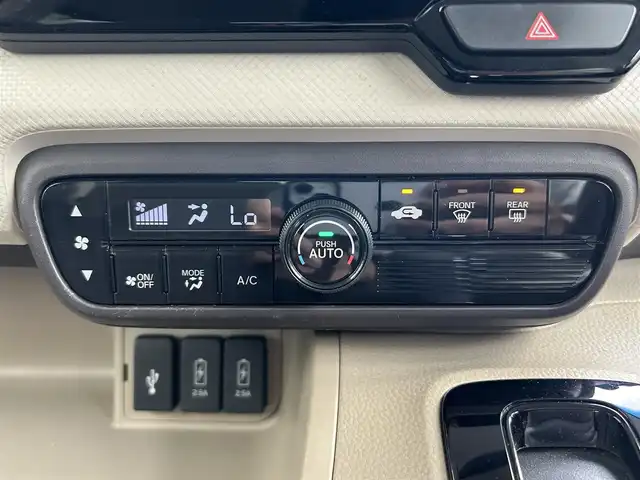 ホンダ Ｎ ＢＯＸ G L ターボ ホンダセンシング 東京都 2020(令2)年 6.6万km プラチナホワイトパール 純正8インチプレミアムインターナビ/　フルセグTV/DVD/CD/Bluetooth/バックカメラ/両側パワースライドドア/衝突軽減ブレーキ/誤発進抑制/後方誤発進抑制/前後ドライブレコーダー/アダプティブクルーズコントロール/オートハイビーム/LEDヘッドライト/オートライト/パドルシフト/ステアリングスイッチ/革巻きステアリング/プッシュスタート/スマートキー×2/電動オート格納ミラー/ウインカーミラー/純正フロアマット/ドアバイザー/保証書/取扱説明書