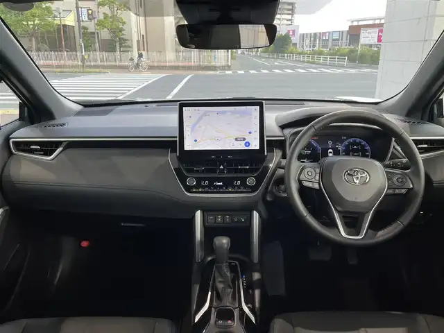 トヨタ カローラ クロス ハイブリッド Z 岡山県 2025(令7)年 1.6万km マッシブグレー 登録時走行距離15904km/Toyota Safety sense/・プリクラッシュセーフティ/・レーンディパーチャーアラート/・レーダークルーズコントロール/・レーントレーシングアシスト/純正HDDナビ/(AM/FM/TV/BT/AppleCarplay)/全方位カメラ/電動リアゲート/ビルトインETC/パワーシート/シートヒーター/オートマチックハイビーム/ルーフレール/プッシュスタート/スマートキー/スペアキー/純正１８インチアルミホイール