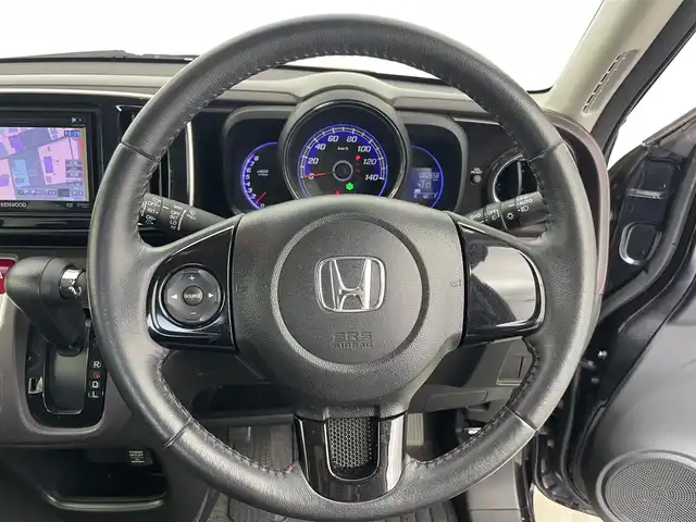ホンダ Ｎ ＯＮＥ プレミアム Lパッケージ 富山県 2013(平25)年 8.1万km クリスタルブラックパール 社外ナビ（AM/FM/CD/SD/AUX/USB/BT）/ワンセグTV/バックカメラ/横滑り防止装置/ABS/オートライト/スマートキー×２/プッシュスタート/アイドリングストップ/電動格納ミラー/ドアバイザー/純正フロアマット/純正14インチAW