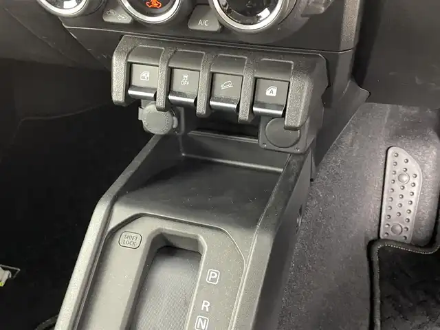 スズキ ジムニー シエラ JC 福井県 2024(令6)年 0.8万km ブルーイッシュブラックパール3 ＫＥＮＷＯＯＤ製８型ナビ/純正１５インチアルミホイール/社外ＥＴＣ/純正ＬＥＤヘッドライト/純正フロントフォグライト/シートヒーター/クルーズコントロール/ダウンヒルアシスト/センターデフロック