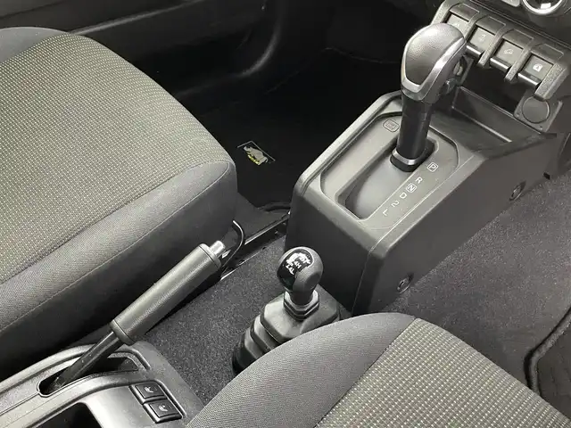 スズキ ジムニー シエラ JC 福井県 2024(令6)年 0.8万km ブルーイッシュブラックパール3 ＫＥＮＷＯＯＤ製８型ナビ/純正１５インチアルミホイール/社外ＥＴＣ/純正ＬＥＤヘッドライト/純正フロントフォグライト/シートヒーター/クルーズコントロール/ダウンヒルアシスト/センターデフロック