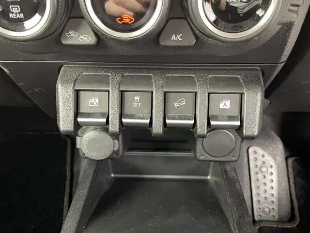 スズキ ジムニー シエラ JC 福井県 2024(令6)年 0.8万km ブルーイッシュブラックパール3 ＫＥＮＷＯＯＤ製８型ナビ/純正１５インチアルミホイール/社外ＥＴＣ/純正ＬＥＤヘッドライト/純正フロントフォグライト/シートヒーター/クルーズコントロール/ダウンヒルアシスト/センターデフロック
