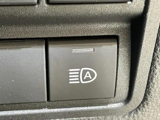 トヨタ ヤリス ハイブリッド G 岩手県 2023(令5)年 1.8万km ブラック/アバンギャルドブロンズメタリック ４WD/寒冷地仕様/ウインドシールドデアイサー/PTCヒーター/リヤヒーターダクト/トヨタセーフティセンス/プリクラッシュセーフティ/レーダークルーズコントロール/レーントレーシングアシスト/ロードサインアシスト/オートマチックハイビーム/先行車発進告知機能/横滑り防止装置/純正ディスプレイオーディオ/ナビキット/AppleCarPlay・AndroidAuto/バックカメラ/ETC/ステアリングスイッチ/ヘッドライトレベライザー/フォグランプ/純正１５インチアルミホイール