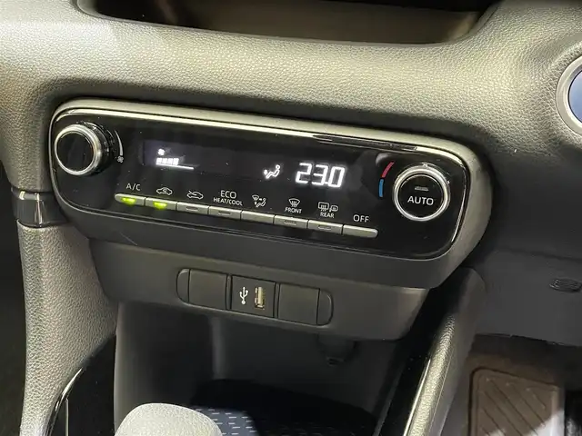 トヨタ ヤリス ハイブリッド G 岩手県 2023(令5)年 1.8万km ブラック/アバンギャルドブロンズメタリック ４WD/寒冷地仕様/ウインドシールドデアイサー/PTCヒーター/リヤヒーターダクト/トヨタセーフティセンス/プリクラッシュセーフティ/レーダークルーズコントロール/レーントレーシングアシスト/ロードサインアシスト/オートマチックハイビーム/先行車発進告知機能/横滑り防止装置/純正ディスプレイオーディオ/ナビキット/AppleCarPlay・AndroidAuto/バックカメラ/ETC/ステアリングスイッチ/ヘッドライトレベライザー/フォグランプ/純正１５インチアルミホイール