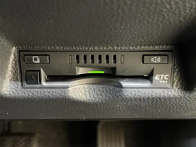 トヨタ ヤリス ハイブリッド G 岩手県 2023(令5)年 1.8万km ブラック/アバンギャルドブロンズメタリック ４WD/寒冷地仕様/ウインドシールドデアイサー/PTCヒーター/リヤヒーターダクト/トヨタセーフティセンス/プリクラッシュセーフティ/レーダークルーズコントロール/レーントレーシングアシスト/ロードサインアシスト/オートマチックハイビーム/先行車発進告知機能/横滑り防止装置/純正ディスプレイオーディオ/ナビキット/AppleCarPlay・AndroidAuto/バックカメラ/ETC/ステアリングスイッチ/ヘッドライトレベライザー/フォグランプ/純正１５インチアルミホイール