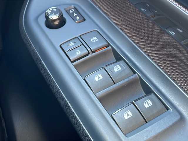 トヨタ ノア Si 岩手県 2015(平27)年 10万km ボルドーマイカメタリック 寒冷地仕様 モデリスタエアロ 純正8型ナビ バックC フルセグ Bluetooth 両側電動スライドドア ドラレコ ステアスイッチ ビルドインETC オートLEDライト フォグランプ 純正16AW  スマートキー