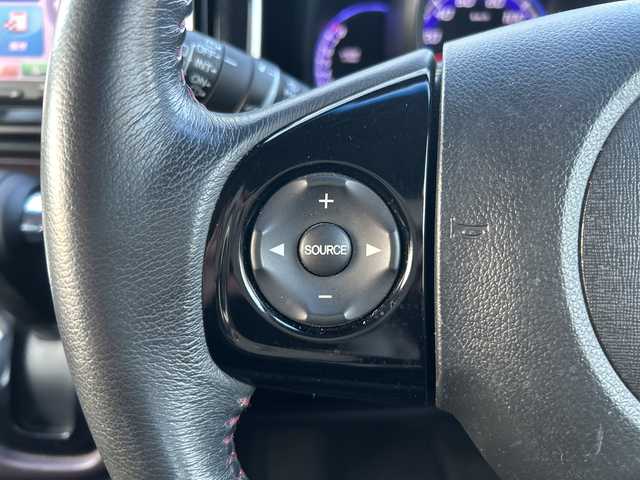 ホンダ Ｎ ＯＮＥ プレミアム SSパッケージ 神奈川県 2015(平27)年 6万km 赤 赤/黒ツートーン　/CTBA(シティブレーキアシストシステム)　/純正ナビTV　/(Bluetooh/DVD)/シートヒーター　/ディスチャージヘッドライト　/バックカメラ/ドライブレコーダー/（コムテックHDR002)/オートリトラミラー/スマートキー