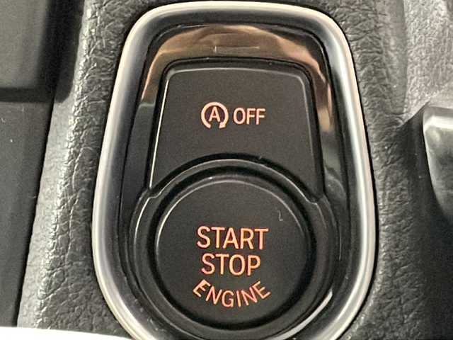 ＢＭＷ １１６ｉ Mスポーツ 沖縄県 2014(平26)年 4.3万km エストリル・ブルー 禁煙車/純正ナビ/・CD／DVD／Bluetooth/バックカメラ/コーナーセンサー/クルーズコントロール/ターボ/ETC/アイドリングストップ/プッシュスタート/純正18インチアルミ/取扱説明書/保証書