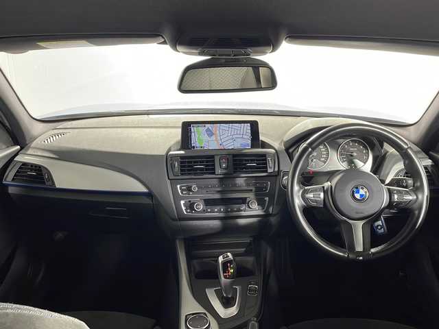 ＢＭＷ １１６ｉ Mスポーツ 沖縄県 2014(平26)年 4.3万km エストリル・ブルー 禁煙車/純正ナビ/・CD／DVD／Bluetooth/バックカメラ/コーナーセンサー/クルーズコントロール/ターボ/ETC/アイドリングストップ/プッシュスタート/純正18インチアルミ/取扱説明書/保証書