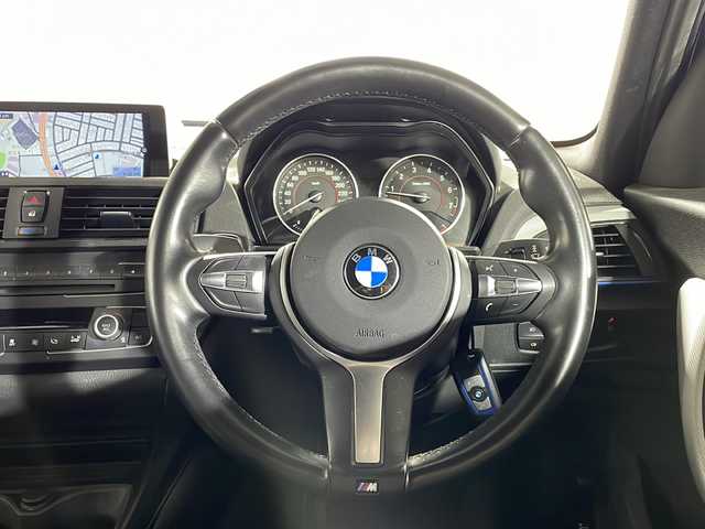 ＢＭＷ １１６ｉ Mスポーツ 沖縄県 2014(平26)年 4.3万km エストリル・ブルー 禁煙車/純正ナビ/・CD／DVD／Bluetooth/バックカメラ/コーナーセンサー/クルーズコントロール/ターボ/ETC/アイドリングストップ/プッシュスタート/純正18インチアルミ/取扱説明書/保証書