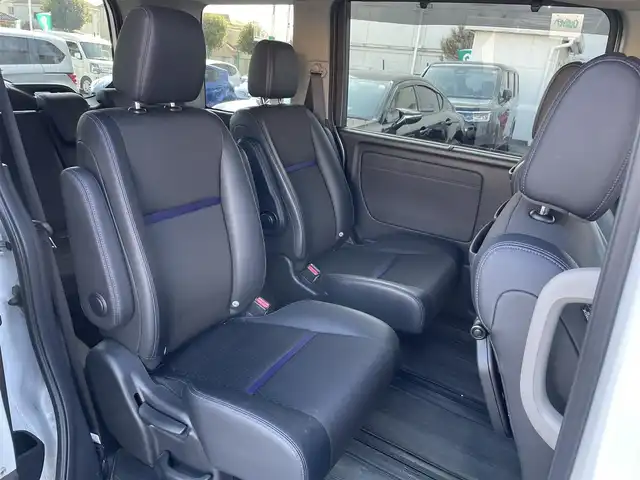 ホンダ ステップワゴン 東京都 2022(令4)年 1.9万km プラチナホワイトパール 純正ナビ　/フルセグ　/ＣＤ　/ＤＶＤ　/Ｂｌｕｅｔｏｏｔｈ　/バックカメラ　/ドラレコ　/両側電動スライドドア　/追従型クルコン　　/シートヒーター　/ドアバイザー　/ＥＴＣ２．０　/純正フロアマット　/衝突被害軽減システム/横滑り防止装置/レーンアシスト