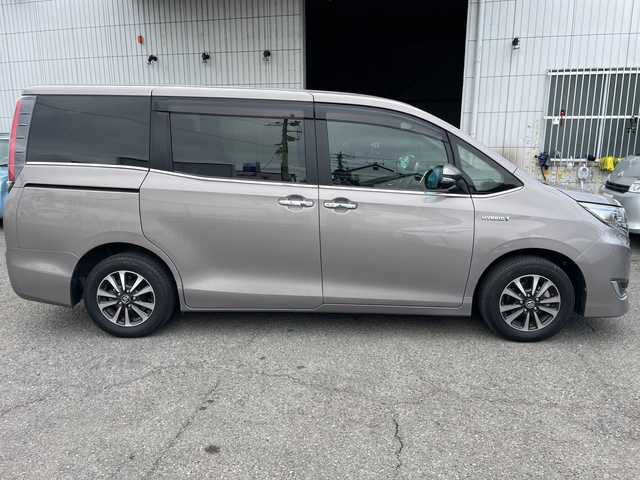 トヨタ エスクァイア ハイブリッド Gi プレミアムパッケージ 神奈川県 2018(平30)年 6.8万km アバンギャルドブロンズメタリック 純正ナビ/AM/FM/DVD/CD/Bluetooth接続/HDMI接続/USB接続/フルセグTV/純正フリップダウンモニター/クルーズコントロール/両側パワースライドドア/前席シートヒーター/ビルトインETC/前方ドライブレコーダー/フロント＋バックカメラ/トヨタセーフティーセンス/LEDライト/オートライト