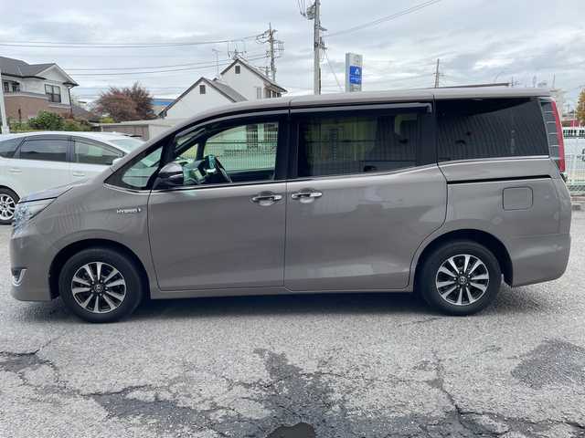 トヨタ エスクァイア ハイブリッド Gi プレミアムパッケージ 神奈川県 2018(平30)年 6.8万km アバンギャルドブロンズメタリック 純正ナビ/AM/FM/DVD/CD/Bluetooth接続/HDMI接続/USB接続/フルセグTV/純正フリップダウンモニター/クルーズコントロール/両側パワースライドドア/前席シートヒーター/ビルトインETC/前方ドライブレコーダー/フロント＋バックカメラ/トヨタセーフティーセンス/LEDライト/オートライト