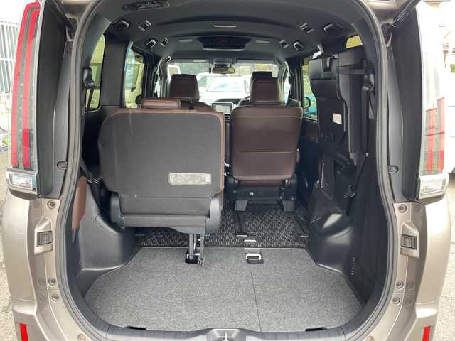 トヨタ エスクァイア ハイブリッド Gi プレミアムパッケージ 神奈川県 2018(平30)年 6.8万km アバンギャルドブロンズメタリック 純正ナビ/AM/FM/DVD/CD/Bluetooth接続/HDMI接続/USB接続/フルセグTV/純正フリップダウンモニター/クルーズコントロール/両側パワースライドドア/前席シートヒーター/ビルトインETC/前方ドライブレコーダー/フロント＋バックカメラ/トヨタセーフティーセンス/LEDライト/オートライト