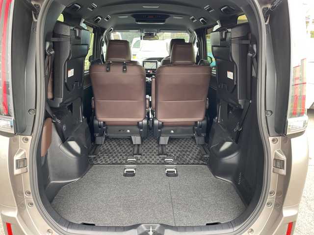 トヨタ エスクァイア ハイブリッド Gi プレミアムパッケージ 神奈川県 2018(平30)年 6.8万km アバンギャルドブロンズメタリック 純正ナビ/AM/FM/DVD/CD/Bluetooth接続/HDMI接続/USB接続/フルセグTV/純正フリップダウンモニター/クルーズコントロール/両側パワースライドドア/前席シートヒーター/ビルトインETC/前方ドライブレコーダー/フロント＋バックカメラ/トヨタセーフティーセンス/LEDライト/オートライト