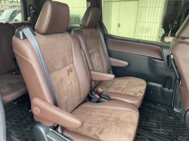 トヨタ エスクァイア ハイブリッド Gi プレミアムパッケージ 神奈川県 2018(平30)年 6.8万km アバンギャルドブロンズメタリック 純正ナビ/AM/FM/DVD/CD/Bluetooth接続/HDMI接続/USB接続/フルセグTV/純正フリップダウンモニター/クルーズコントロール/両側パワースライドドア/前席シートヒーター/ビルトインETC/前方ドライブレコーダー/フロント＋バックカメラ/トヨタセーフティーセンス/LEDライト/オートライト