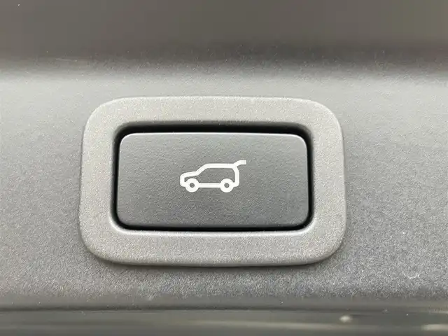 ジャガー Ｆペース R－スポーツ 福岡県 2018(平30)年 4.2万km ガンＭ 純正ナビ(フルセグTV/CD/DVD/BT)/サンルーフ/全方位カメラ/パドルシフト/クルーズコントロール/電動リアゲート/シートヒーター/２列目シートヒーター/前後ドラレコ/ハンドルヒーター/アイドリングストップ/プッシュスタート