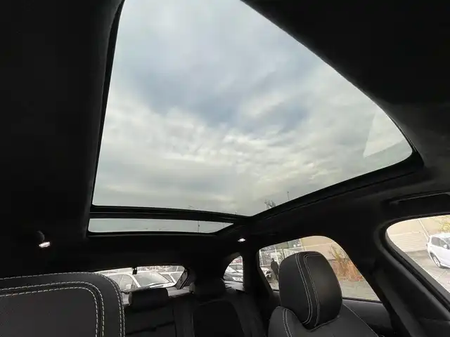 ジャガー Ｆペース R－スポーツ 福岡県 2018(平30)年 4.2万km ガンＭ 純正ナビ(フルセグTV/CD/DVD/BT)/サンルーフ/全方位カメラ/パドルシフト/クルーズコントロール/電動リアゲート/シートヒーター/２列目シートヒーター/前後ドラレコ/ハンドルヒーター/アイドリングストップ/プッシュスタート