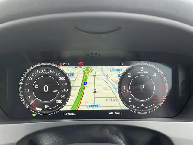 ジャガー Ｆペース R－スポーツ 福岡県 2018(平30)年 4.2万km ガンＭ 純正ナビ(フルセグTV/CD/DVD/BT)/サンルーフ/全方位カメラ/パドルシフト/クルーズコントロール/電動リアゲート/シートヒーター/２列目シートヒーター/前後ドラレコ/ハンドルヒーター/アイドリングストップ/プッシュスタート