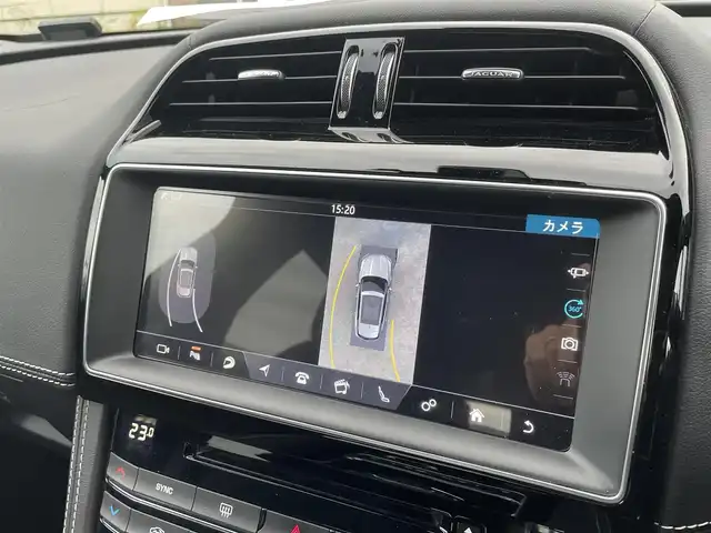 ジャガー Ｆペース R－スポーツ 福岡県 2018(平30)年 4.2万km ガンＭ 純正ナビ(フルセグTV/CD/DVD/BT)/サンルーフ/全方位カメラ/パドルシフト/クルーズコントロール/電動リアゲート/シートヒーター/２列目シートヒーター/前後ドラレコ/ハンドルヒーター/アイドリングストップ/プッシュスタート