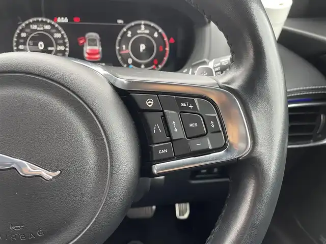 ジャガー Ｆペース R－スポーツ 福岡県 2018(平30)年 4.2万km ガンＭ 純正ナビ(フルセグTV/CD/DVD/BT)/サンルーフ/全方位カメラ/パドルシフト/クルーズコントロール/電動リアゲート/シートヒーター/２列目シートヒーター/前後ドラレコ/ハンドルヒーター/アイドリングストップ/プッシュスタート