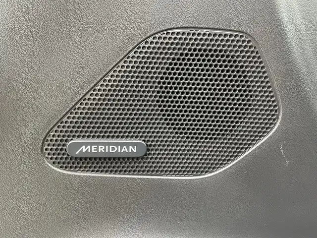 ジャガー Ｆペース R－スポーツ 福岡県 2018(平30)年 4.2万km ガンＭ 純正ナビ(フルセグTV/CD/DVD/BT)/サンルーフ/全方位カメラ/パドルシフト/クルーズコントロール/電動リアゲート/シートヒーター/２列目シートヒーター/前後ドラレコ/ハンドルヒーター/アイドリングストップ/プッシュスタート