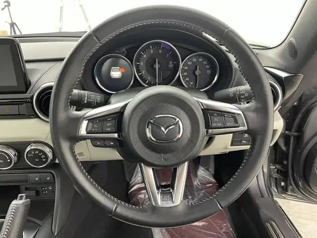 マツダ ロードスター S レザーパッケージ 埼玉県 2021(令3)年 1.4万km マシーングレープレミアムM ホワイトレザー　ＲＡＹＳ１６インチアルミホイール　純正ナビ　クルコン　衝突軽減　ＢＴ　ＣＤ　ＤＶＤ　バックカメラ　ブレンボキャリバー　レーンアシスト　オートハイビーム　ＥＴＣ　両席シートヒーター