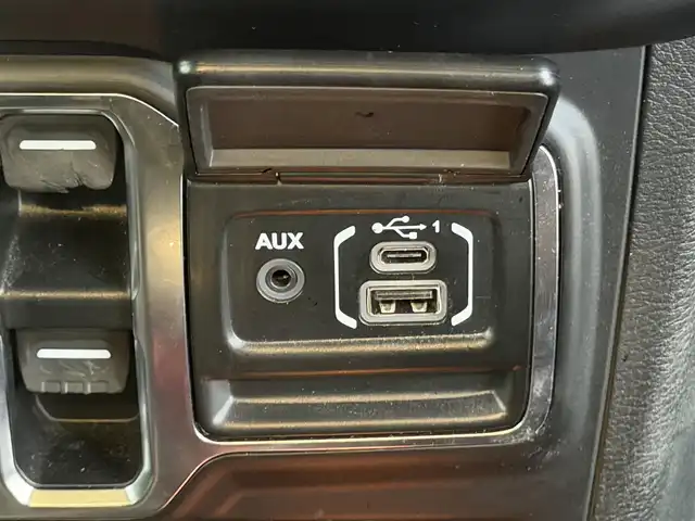 クライスラー・ジープ ジープ ラングラー アンリミテッド スポーツ 兵庫県 2020(令2)年 11.5万km 黒 ワンオーナー/純正ディスプレイオーディオ/（ＢＴ/USB）/バックカメラ/サイドカメラ/レーダークルーズコントロール/ＥＴＣ/アイドリングストップ/コーナーセンサー//スマートキー/保証書/取扱説明書