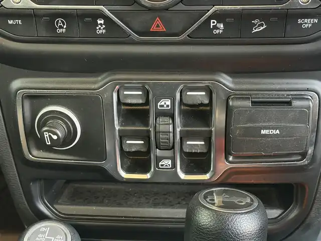 クライスラー・ジープ ジープ ラングラー アンリミテッド スポーツ 兵庫県 2020(令2)年 11.5万km 黒 ワンオーナー/純正ディスプレイオーディオ/（ＢＴ/USB）/バックカメラ/サイドカメラ/レーダークルーズコントロール/ＥＴＣ/アイドリングストップ/コーナーセンサー//スマートキー/保証書/取扱説明書