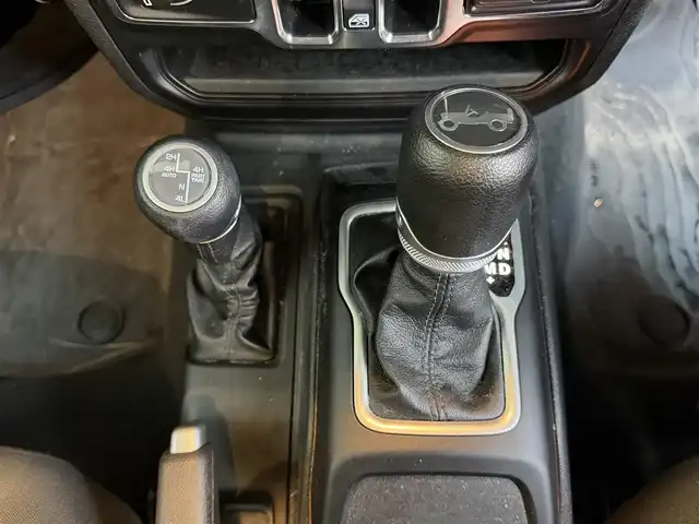 クライスラー・ジープ ジープ ラングラー アンリミテッド スポーツ 兵庫県 2020(令2)年 11.5万km 黒 ワンオーナー/純正ディスプレイオーディオ/（ＢＴ/USB）/バックカメラ/サイドカメラ/レーダークルーズコントロール/ＥＴＣ/アイドリングストップ/コーナーセンサー//スマートキー/保証書/取扱説明書